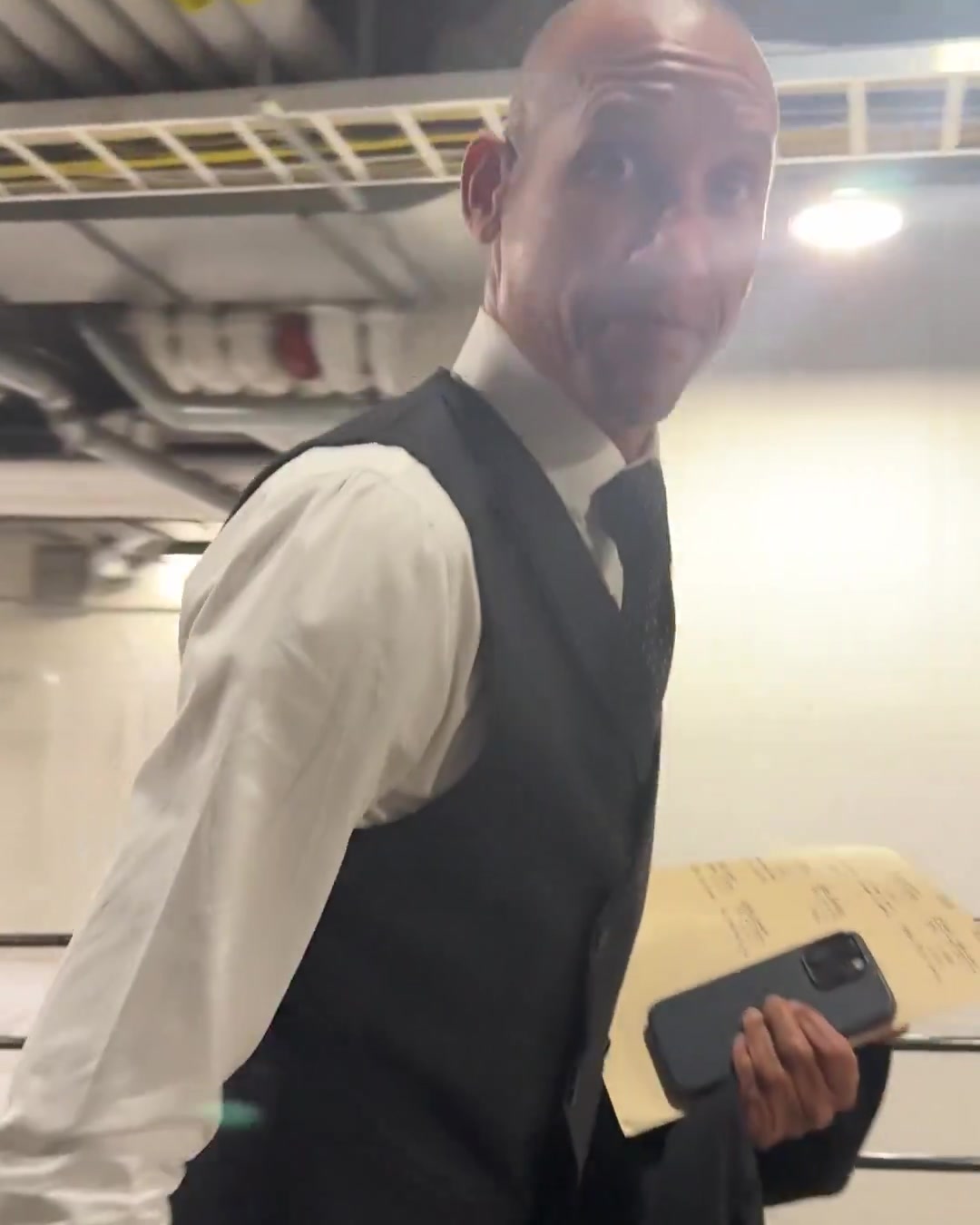 R.I.P.?尼克斯?！雷吉-米勒：我今天穿了一身黑 懂的都懂！